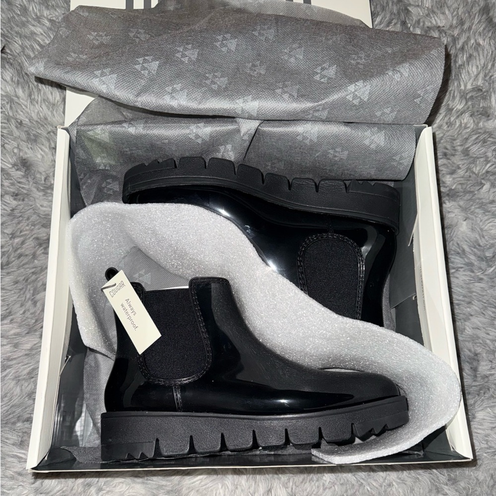 Cougar Black Firenze Chelsea Boots Size 7 Women’s NWT never worn - Picture 2 of 4